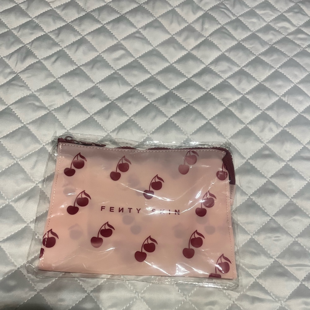 ✨NWT✨ Fenty Skin Bag